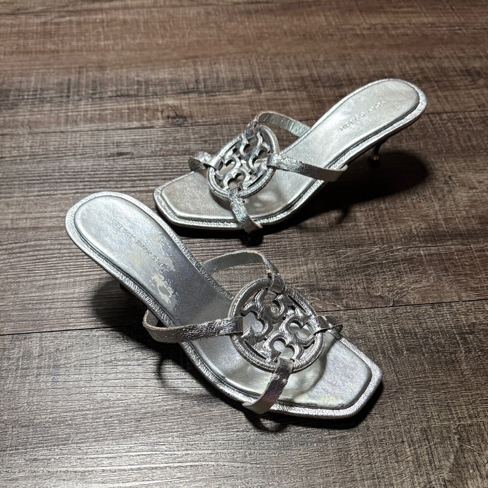Tory Burch Miller Bombé Low Heel Sandals in metallic silver leather - Picture 13 of 13